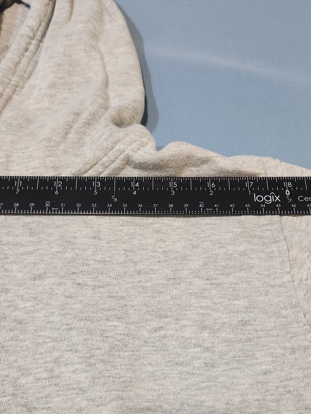 Under Armour Women's Heather Gray Pullover Hoodie. Size Medium. - Picture 5 of 6